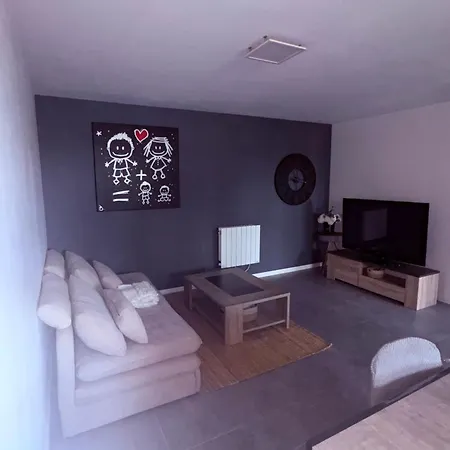 Confortable T2 Avec Cour Privative Apartment Villevieille