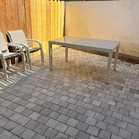 Confortable T2 Avec Cour Privative Apartment